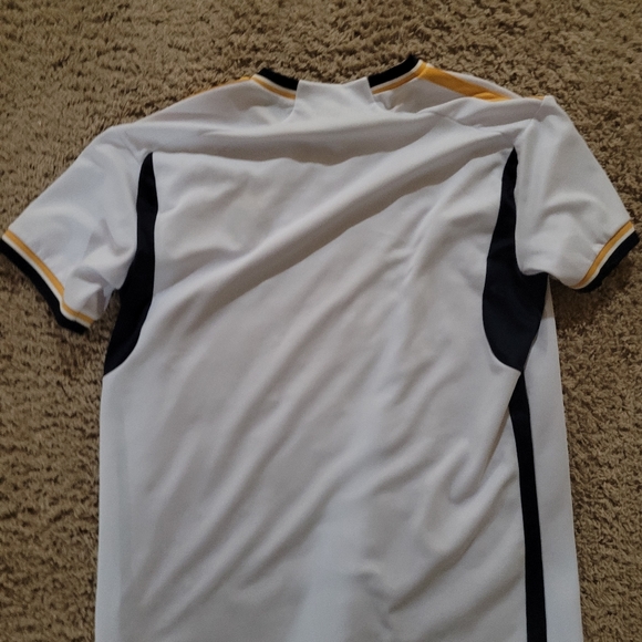 Real Madrid Jersey no sponsor - Picture 2 of 2